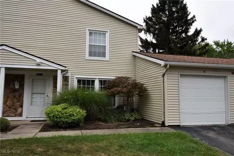 3093 Ivy Hill Cir #D, Cortland, OH 44410