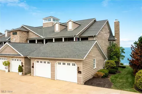 3048 Whispering Shores Dr, Vermilion, OH 44089