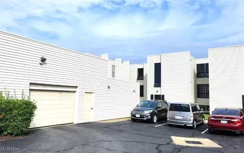 1675 Cedarwood Dr #M, Westlake, OH 44145