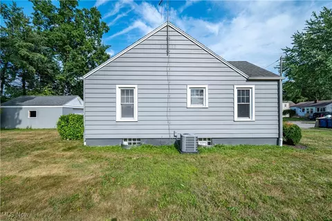 Exterior - 163 Omar St, Struthers, OH 44471 photo 7 of 8