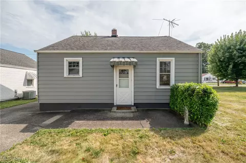Exterior - 163 Omar St, Struthers, OH 44471 photo 5 of 8