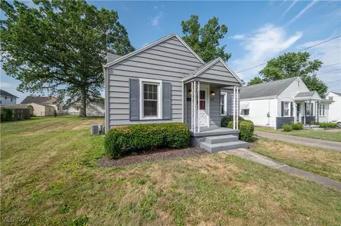 Exterior - 163 Omar St, Struthers, OH 44471 photo 2 of 8
