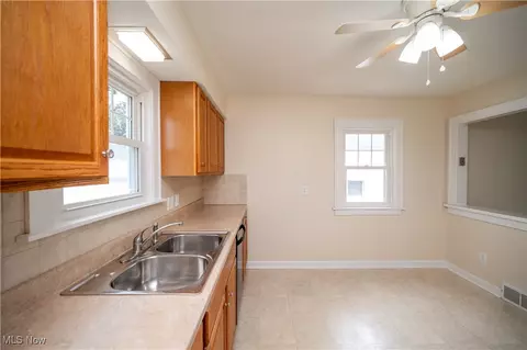 Kitchen - 163 Omar St, Struthers, OH 44471 photo 3 of 3
