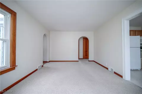 Living - 163 Omar St, Struthers, OH 44471 photo 1 of 4