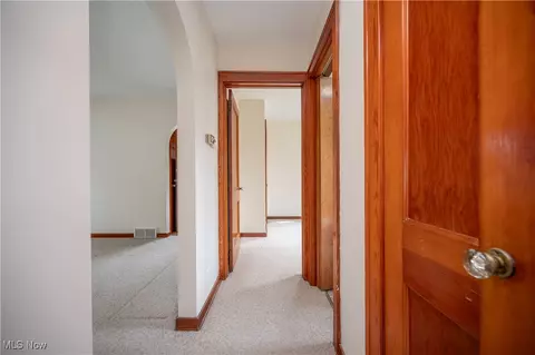 Entry Way - 163 Omar St, Struthers, OH 44471 photo 5 of 6