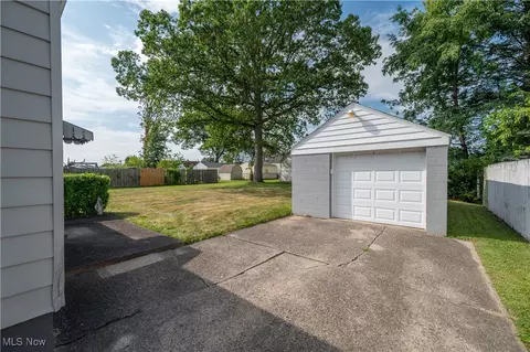 Exterior - 163 Omar St, Struthers, OH 44471 photo 4 of 8