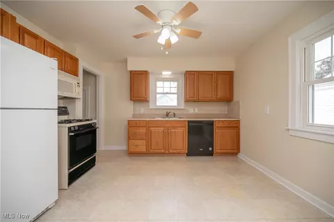 Kitchen - 163 Omar St, Struthers, OH 44471 photo 1 of 3