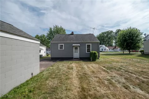 Exterior - 163 Omar St, Struthers, OH 44471 photo 6 of 8