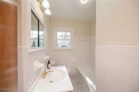 Bath - 163 Omar St, Struthers, OH 44471 photo 4 of 4