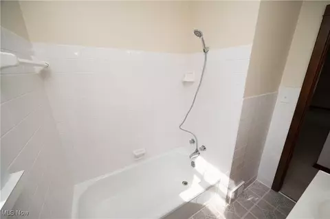 Bath - 163 Omar St, Struthers, OH 44471 photo 2 of 4