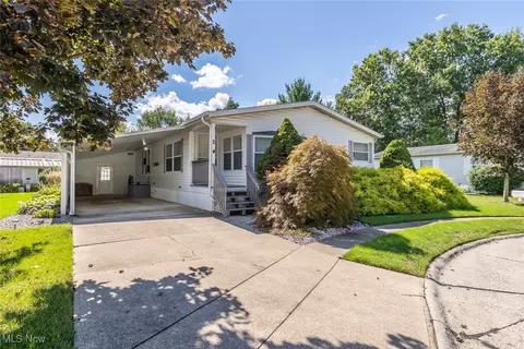 1 Matthews Cor, Olmsted Twp, OH 44138