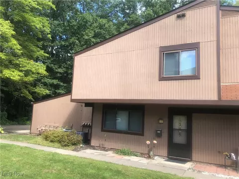 26724 Lake Of The Fls, Olmsted Falls, OH 44138