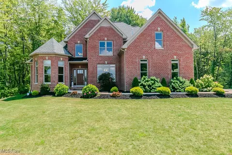8675 Auburn Rd, Chardon, OH 44024