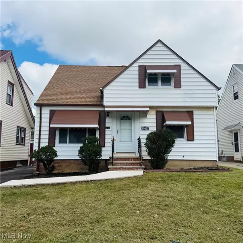 19807 Gardenview Dr, Maple Heights, OH 44137