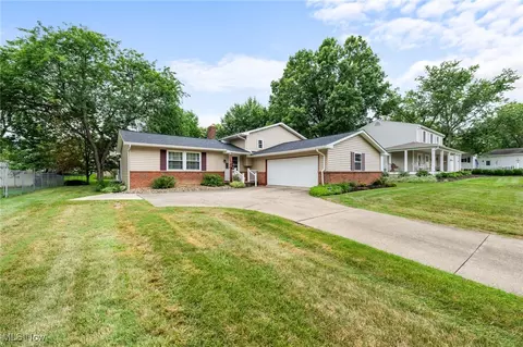 720 Deepwood Dr, Medina, OH 44256