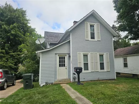 268 E Walnut St, Wadsworth, OH 44281