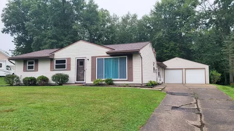13031 Dorothy Dr, Chesterland, OH 44026