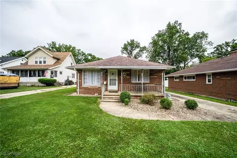 1802 Grantwood Dr, Parma, OH 44134