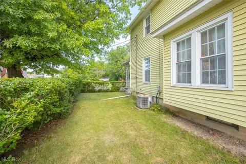 Exterior - 1855 Washington Ave, Lorain, OH 44052 photo 3 of 5