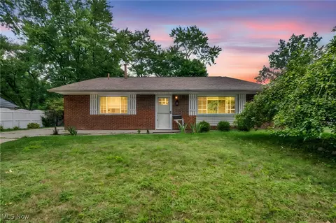 400 Cathy Dr, Munroe Falls, OH 44262