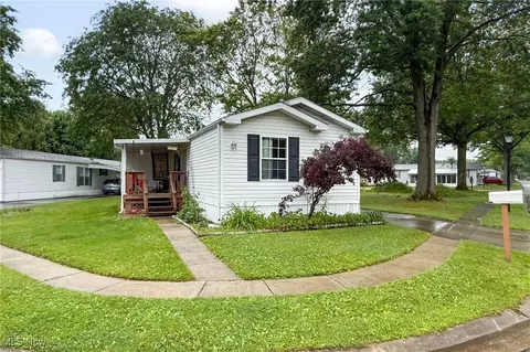 11 Brookins Dr, Olmsted Twp, OH 44138