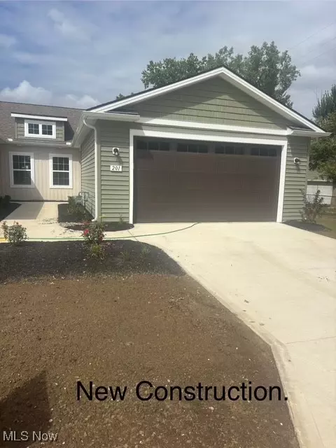201 Alexander Dr, Elyria, OH 44035