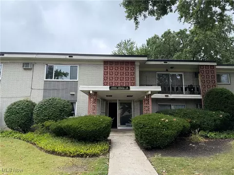1414 Golden Gate Blvd #104A, Mayfield Heights, OH 44124