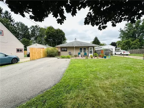 250 N Edgehill Ave, Austintown, OH 44515