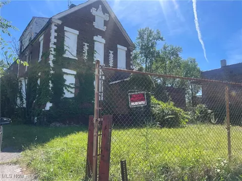 12808 Kinsman Rd, Cleveland, OH 44120