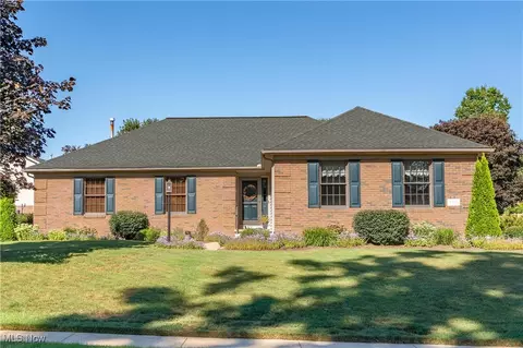 8291 Brooke Hollow St NW, Massillon, OH 44646