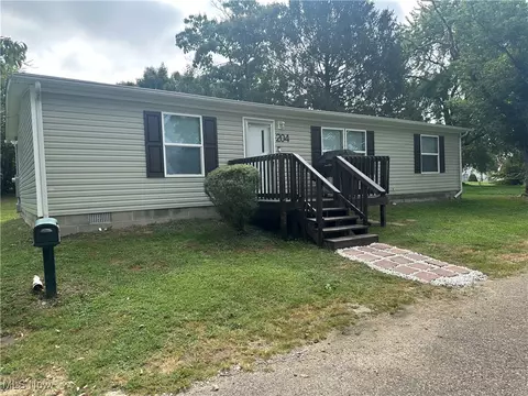 204 N 5th St, Byesville, OH 43723