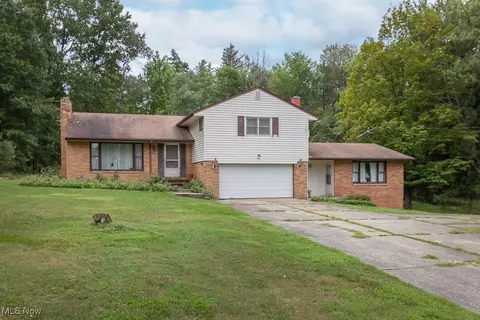 18320 Fern Ln, Bedford, OH 44146