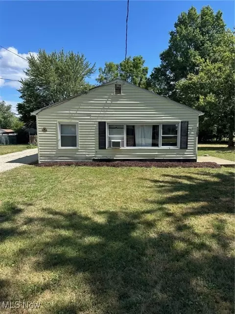 1163 Packard Dr, Akron, OH 44320