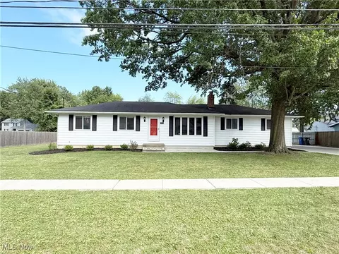 733 W Shore Blvd, Sheffield Lake, OH 44054
