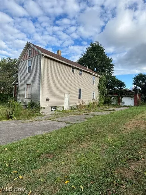 745 E Martin St, East Palestine, OH 44413