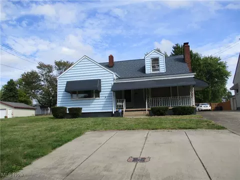 369 6th St, Campbell, OH 44405
