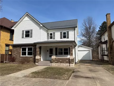 727 N Walnut St, Dover, OH 44622