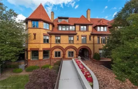 23200 Lake Rd #30, Bay Village, OH 44140