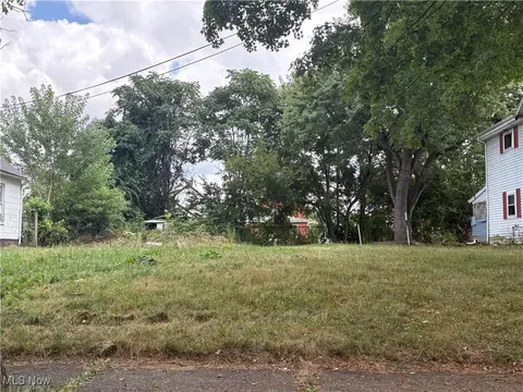 849 Yale St, Akron, OH 44311