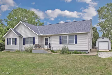 121 Fairview Ln, Kelleys Island, OH 43438