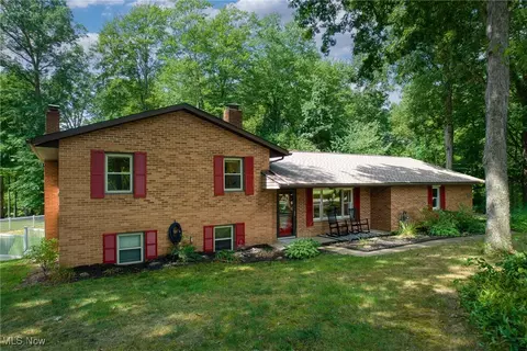 8383 Leaver Ave NW, Canal Fulton, OH 44614