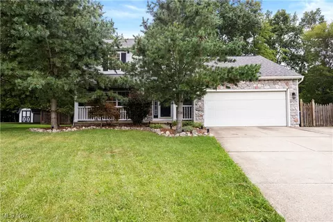 6238 Oak Tree Dr N, Lorain, OH 44053
