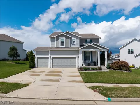 1937 Leisure Ln, Stow, OH 44224