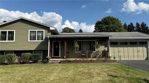 419 Wendemere Dr, Hubbard, OH 44425