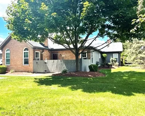 1073 N Jefferson St #A, Medina, OH 44256