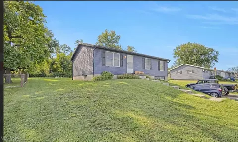 3765 Dona Dr, Zanesville, OH 43701