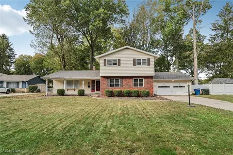 27504 Cottonwood Trl, North Olmsted, OH 44070