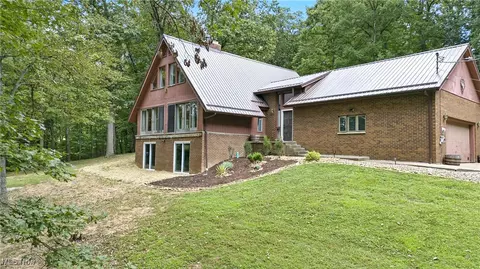 18 Hillcrest Dr, Little Hocking, OH 45742