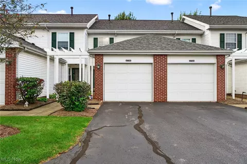 6736 Columbine Ct, Middleburg Heights, OH 44130