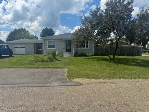 811 Belrock Ave, Belpre, OH 45714